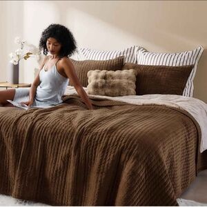 Wonderful Luxury Velvet Quilt - Striped Channel Stitch Brown Quilt King, Soft Ve